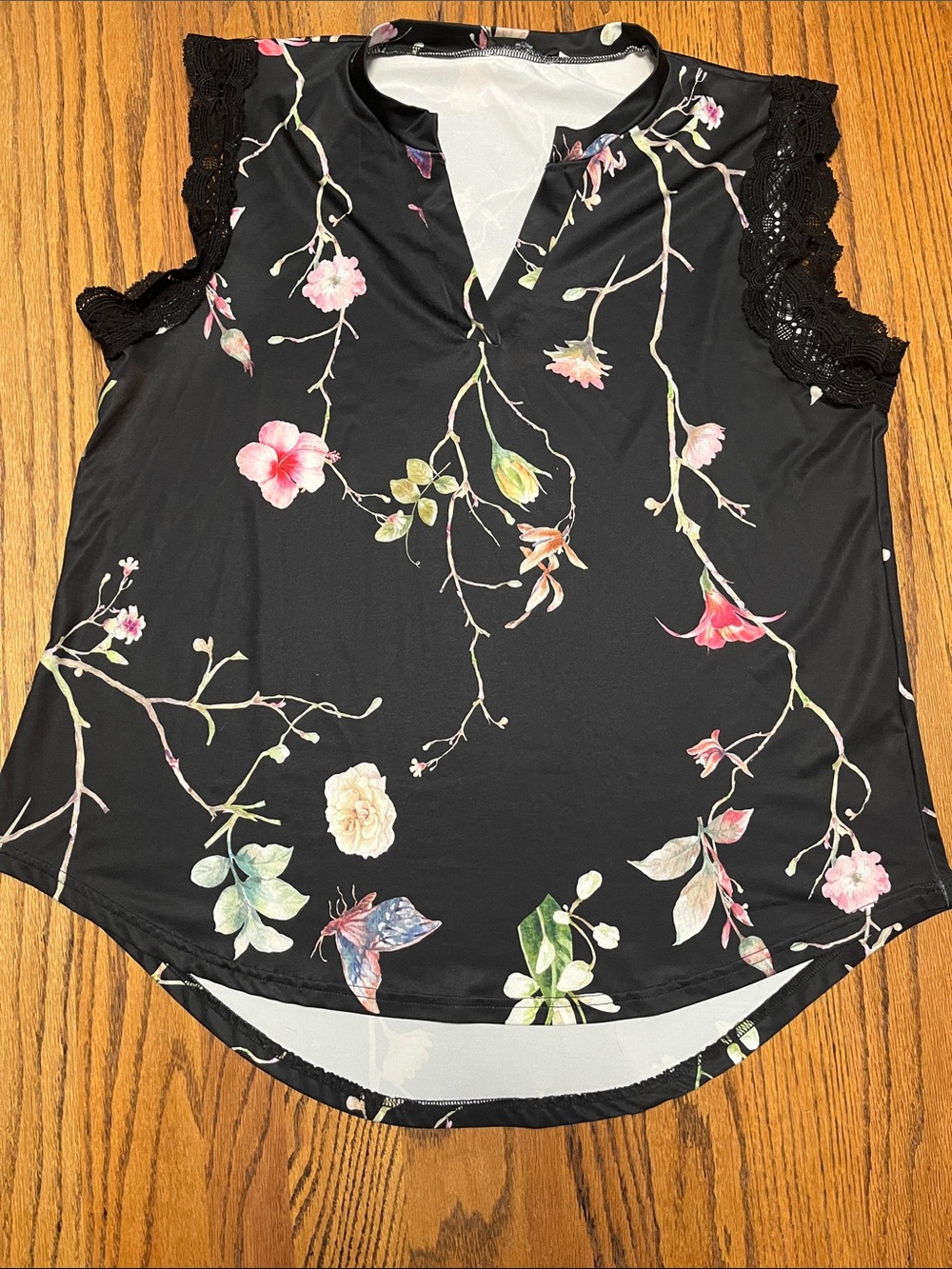 Women's Black Floral Lace-Trim V-Neck Camisole
